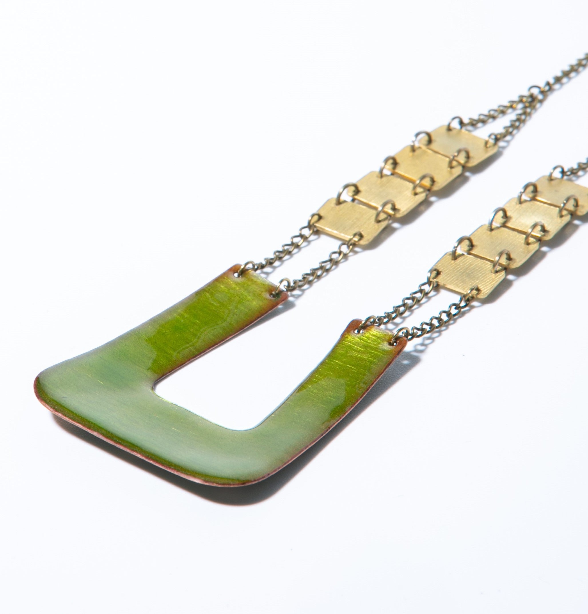 Zagara - egyedi kalapált tűzzománc nyakék peridot zöld színben