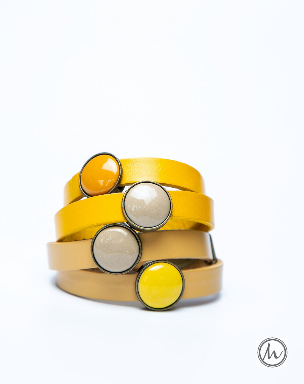 Sand in My Hands bőr karkötő okkersárga-bézs színekben