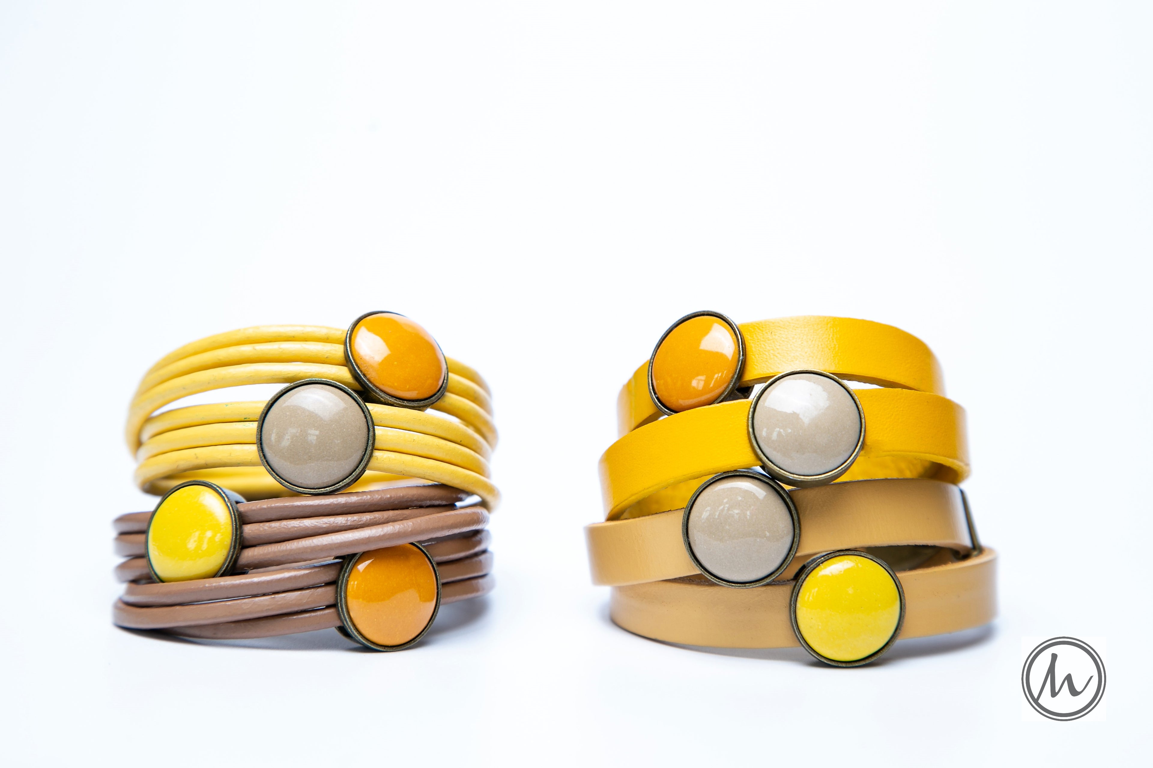 Sand in My Hands bőr karkötő okkersárga-bézs színekben