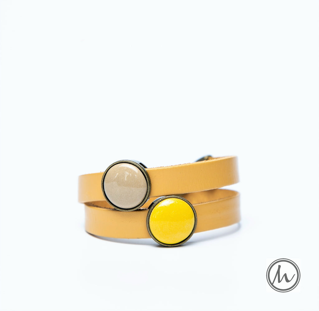 Sand in My Hands bőr karkötő okkersárga-bézs színekben