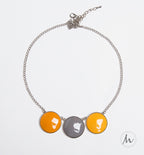 Sunny Clouds tűzzománc nyaklánc szürke-okkersárga színekben