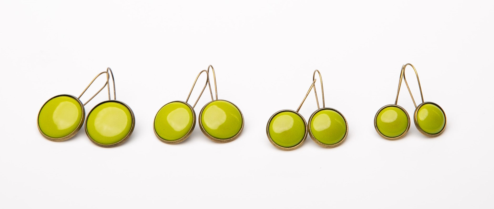 Kapcsos tűzzománc fülbevaló - zöld árnyalatok