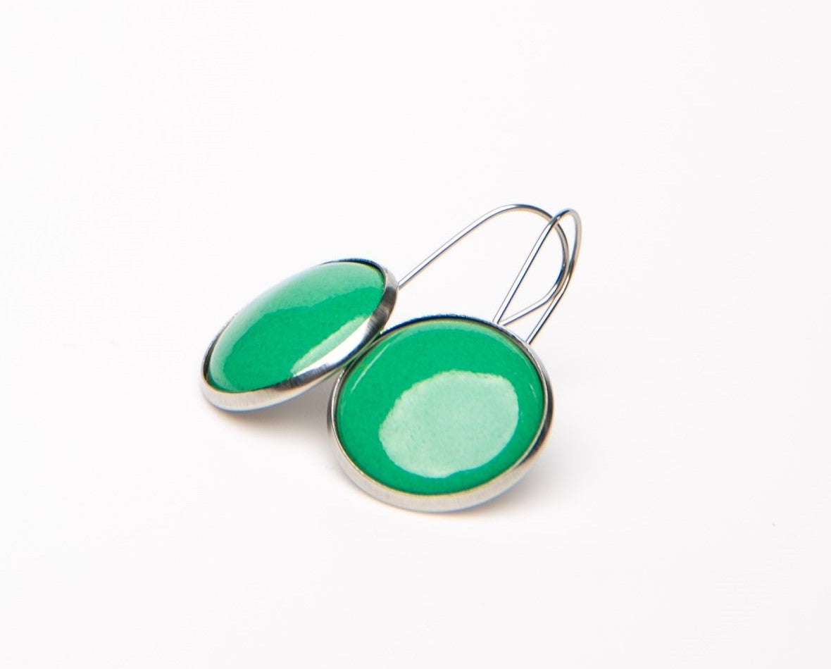 Kapcsos tűzzománc fülbevaló - zöld árnyalatok