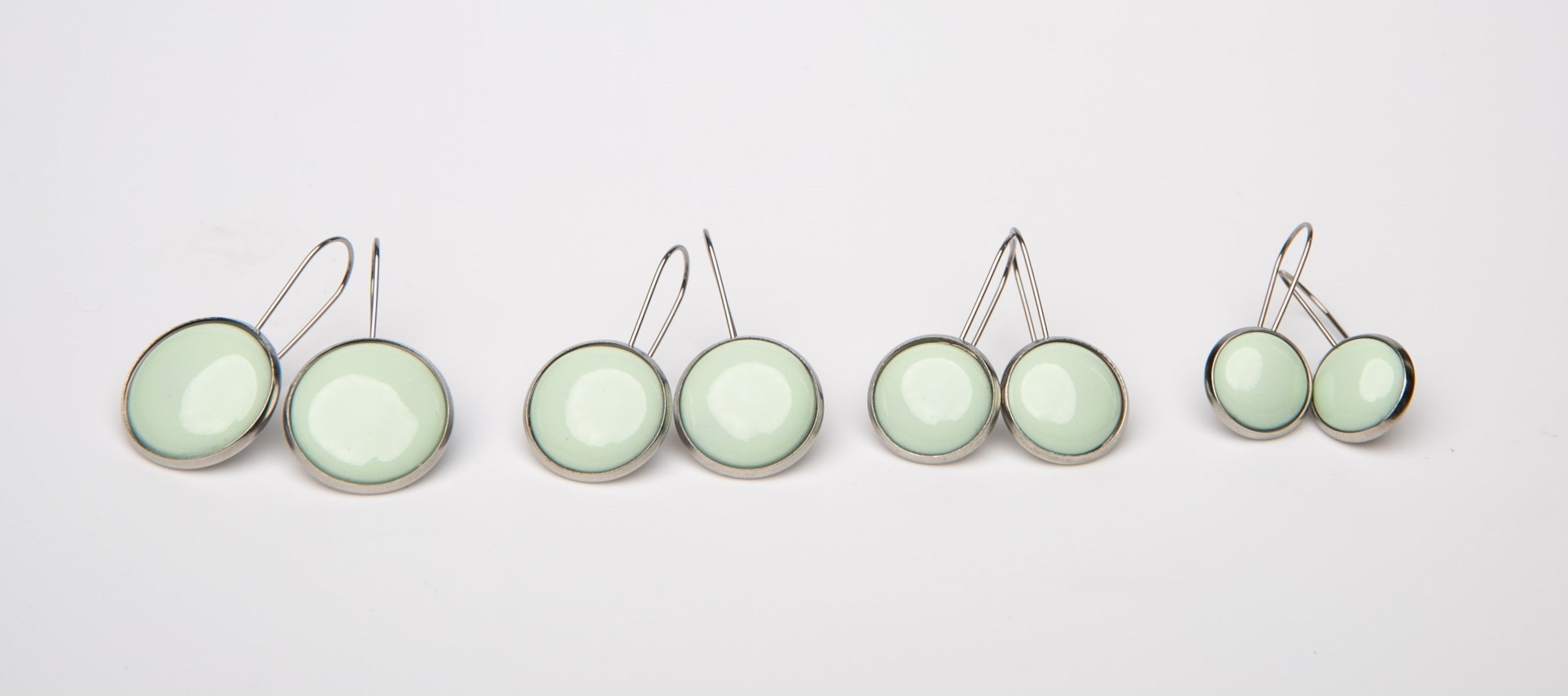 Kapcsos tűzzománc fülbevaló - zöld árnyalatok