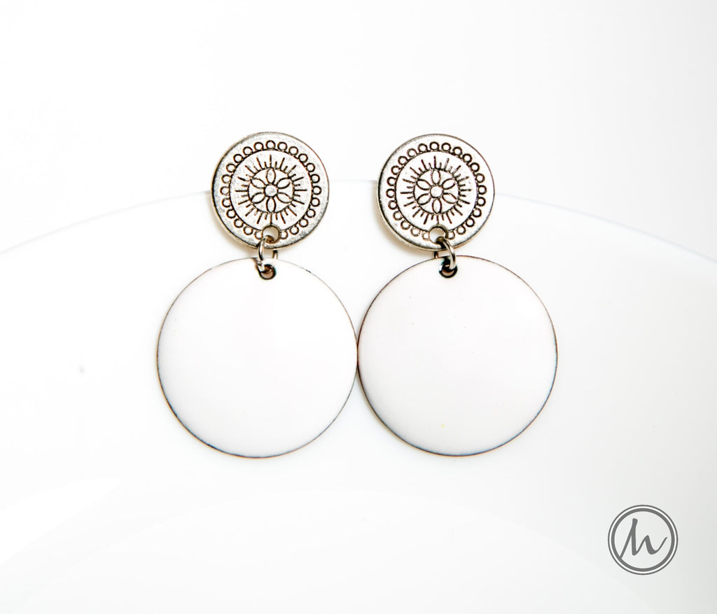 Hópihék - tűzzománc fülbevaló mintázott fém koronggal