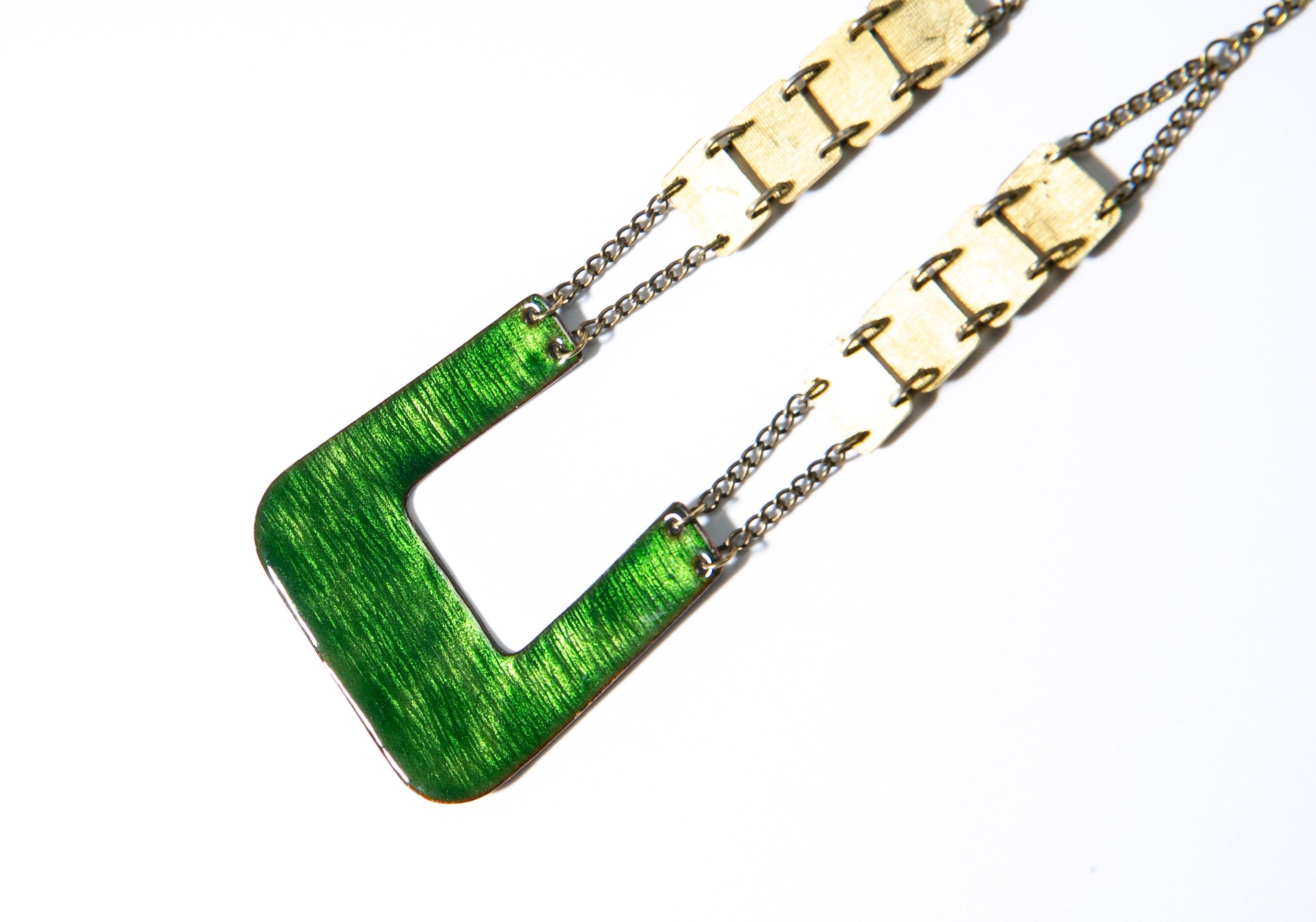 Laurier - egyedi kalapált tűzzománc nyakék mohazöld színben