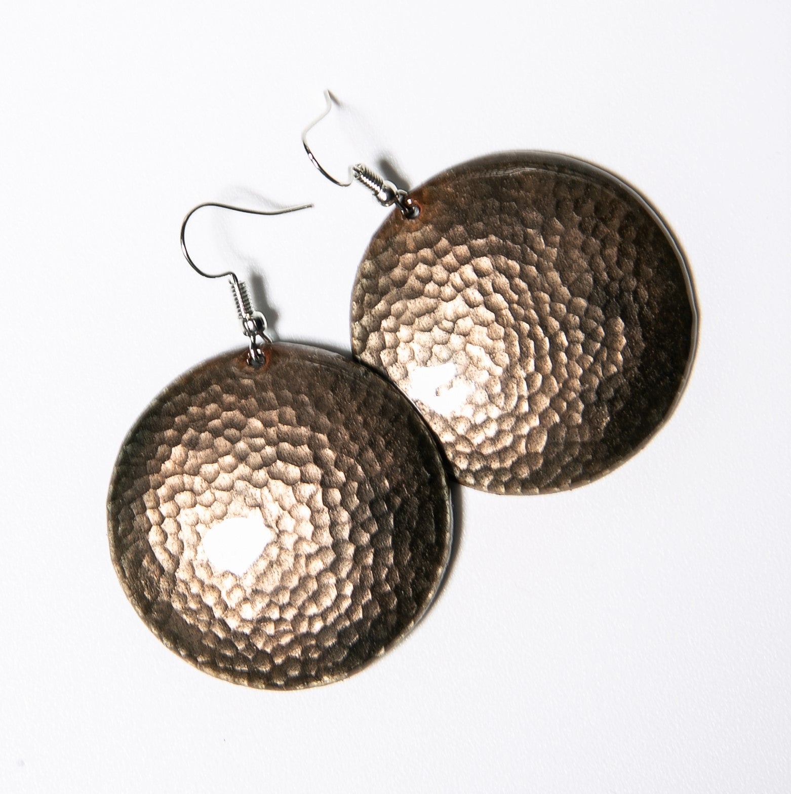 Martelado - kalapált kerek tűzzománc fülbevaló