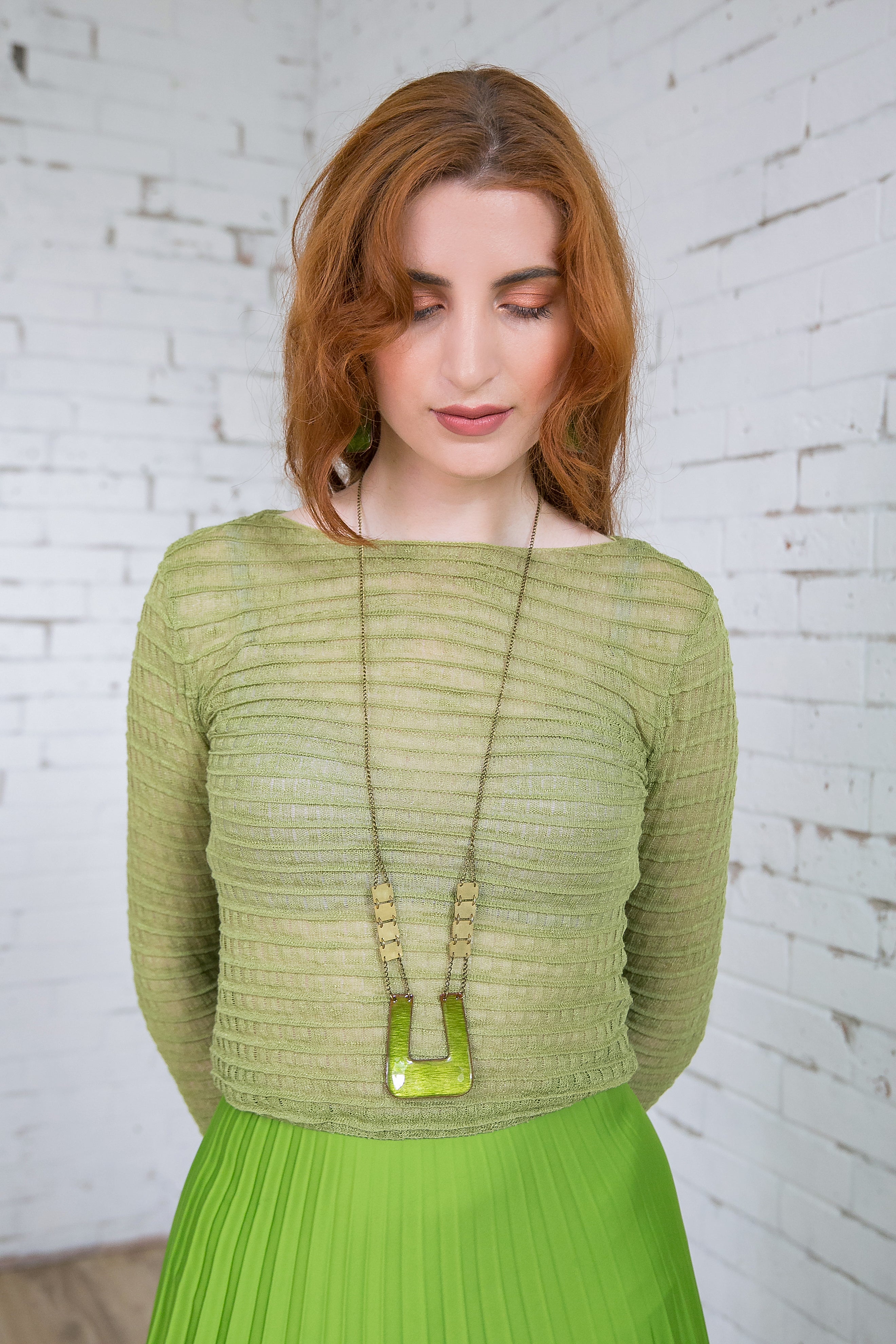 Zagara - egyedi kalapált tűzzománc nyakék peridot zöld színben